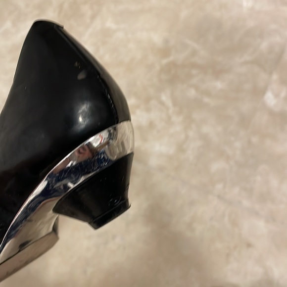 Arturo Chiang Black Soft Patent Leather Kitten Heels in size 10 - Picture 4 of 11